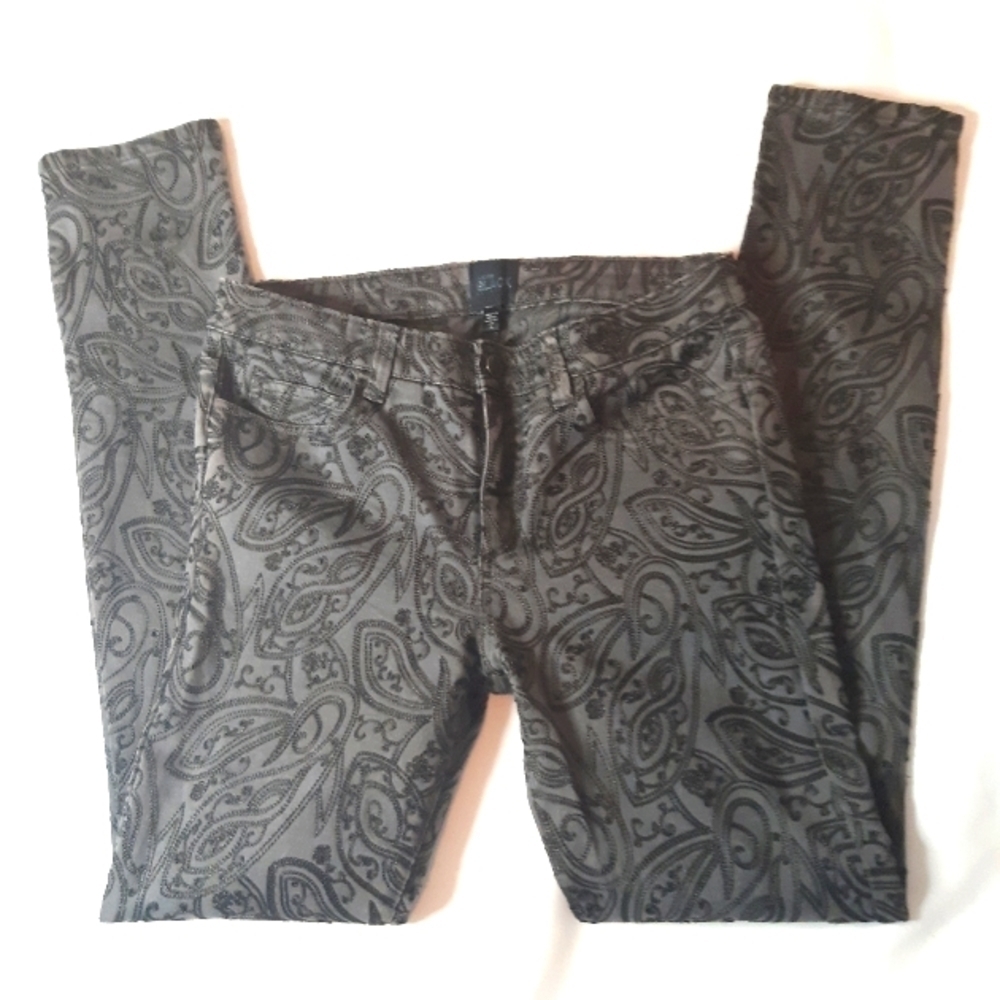 Joe's JEANS Gracie Paisley Embroidered Skinny